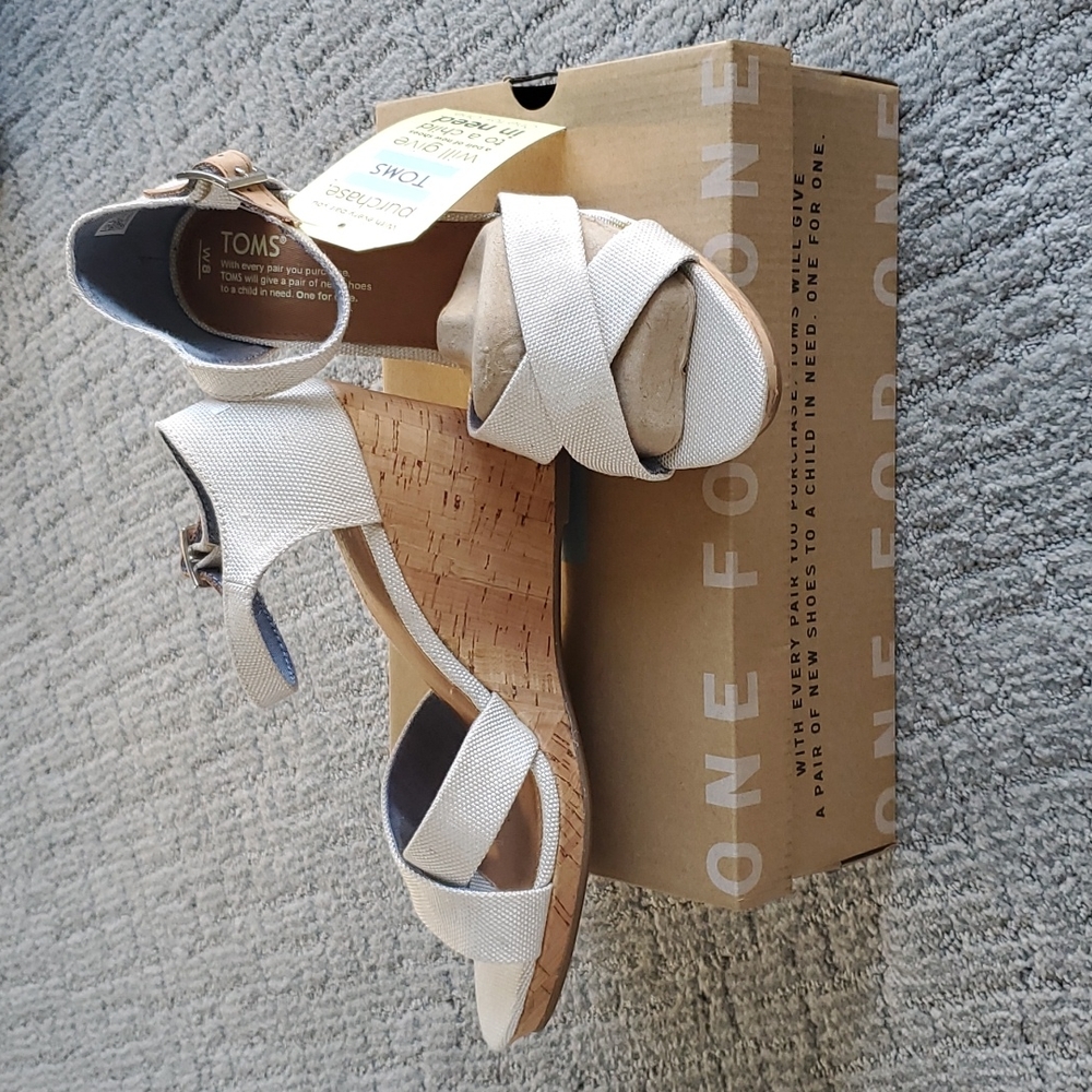 New Toms Wedges 8W